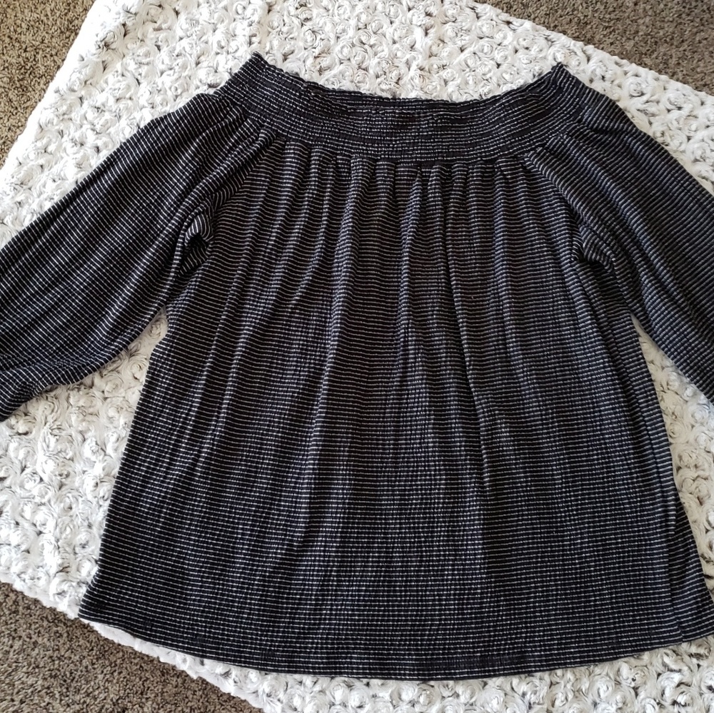 Pebble and Stone off shoulder top